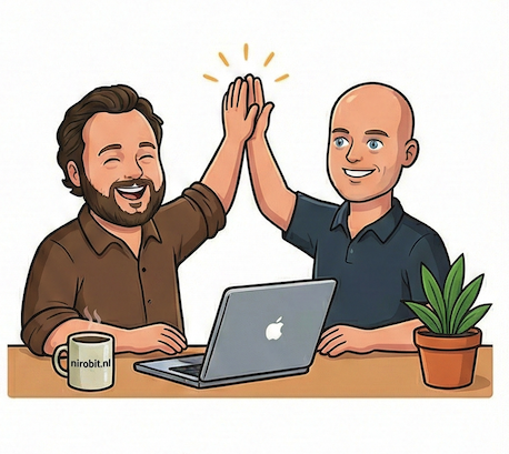 Nick en Rob van NiRobit geven een high five — samenwerking staat centraal